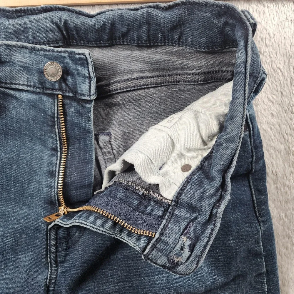 Levis Premium Jeans Mens 30x32 (Fits 28x30) Blue Medium Wash Slim Tapered Leg‎ - Picture 11 of 15